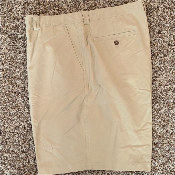 Tommy Bahama Khaki Shorts, Size 42 - Picture 4 of 8